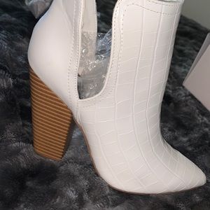 Just fab size 7.5 white bootie
